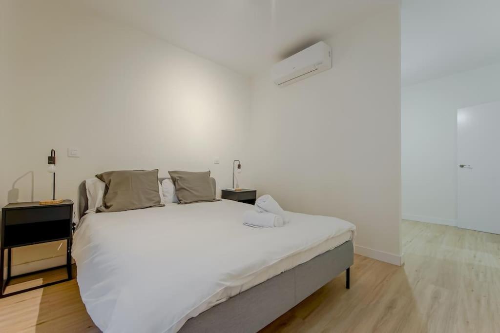Modern Apt Para 6Px En La Plaza De Tirso De Molina Madrid Bagian luar foto