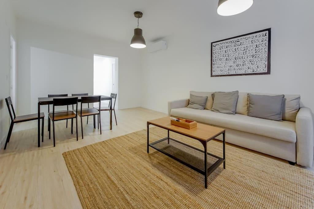 Modern Apt Para 6Px En La Plaza De Tirso De Molina Madrid Bagian luar foto