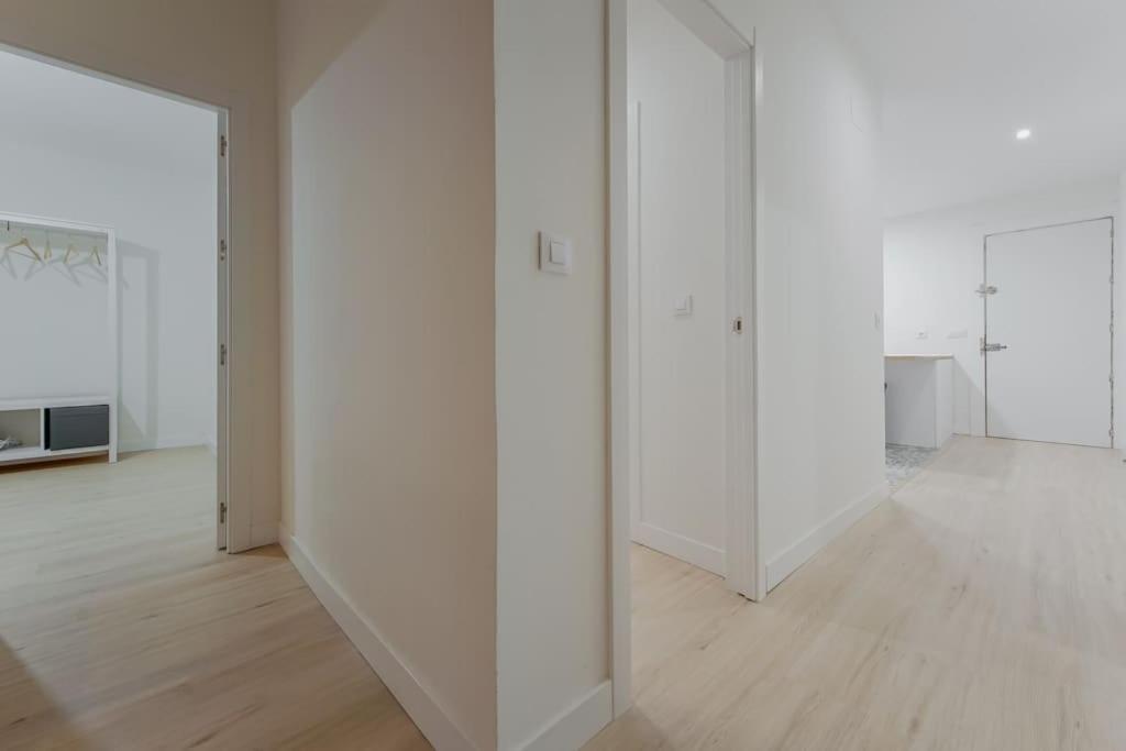 Modern Apt Para 6Px En La Plaza De Tirso De Molina Madrid Bagian luar foto