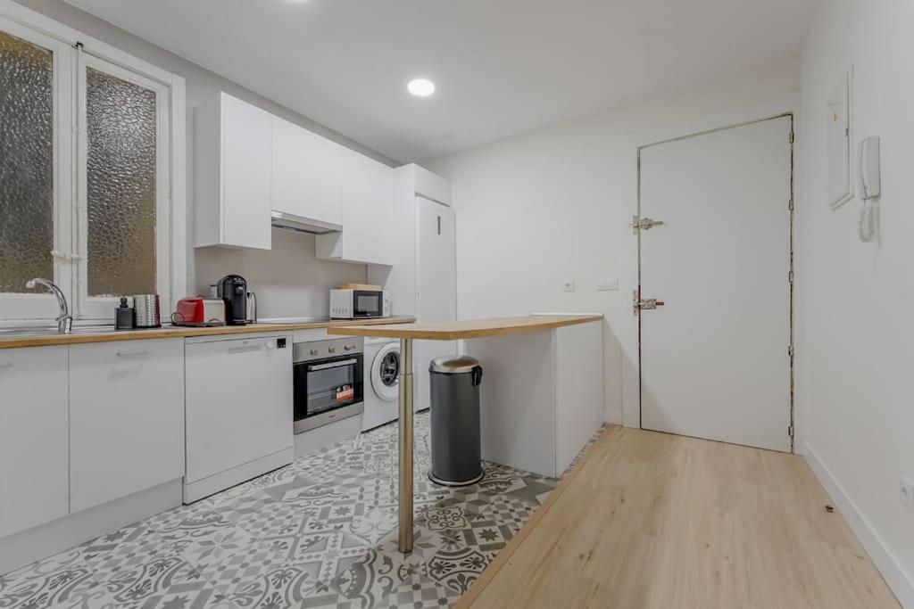 Modern Apt Para 6Px En La Plaza De Tirso De Molina Madrid Bagian luar foto