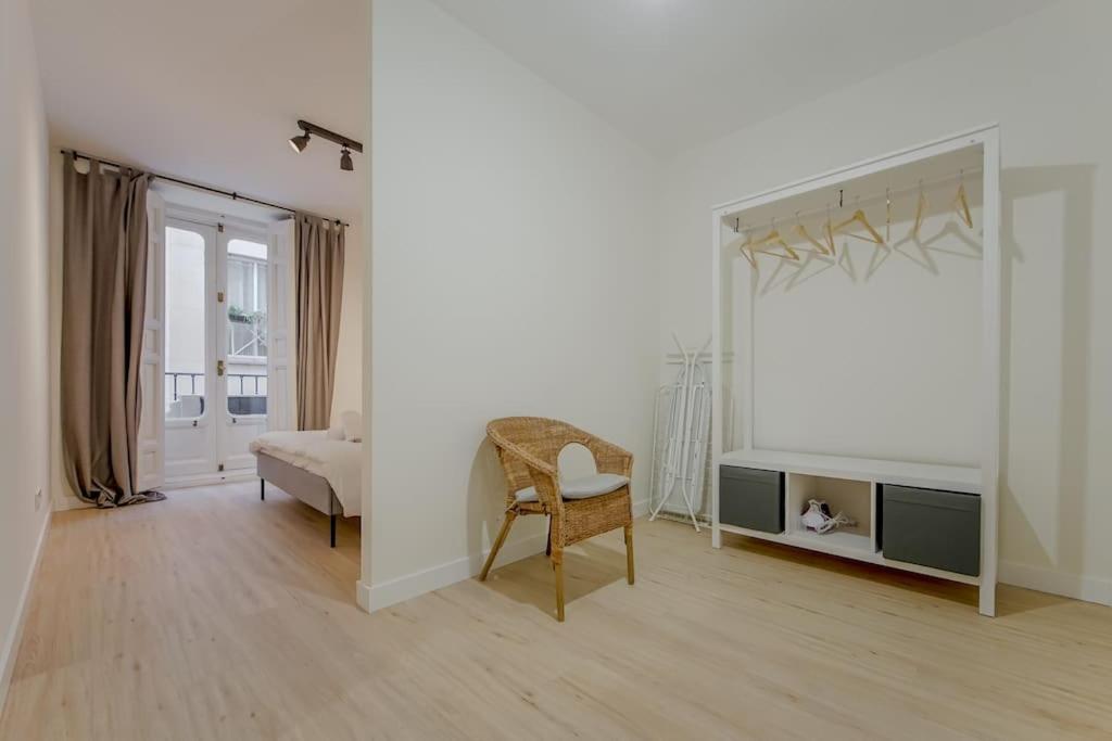 Modern Apt Para 6Px En La Plaza De Tirso De Molina Madrid Bagian luar foto