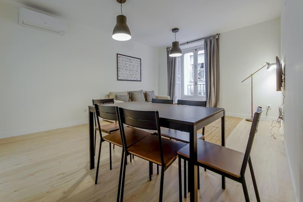 Modern Apt Para 6Px En La Plaza De Tirso De Molina Madrid Bagian luar foto