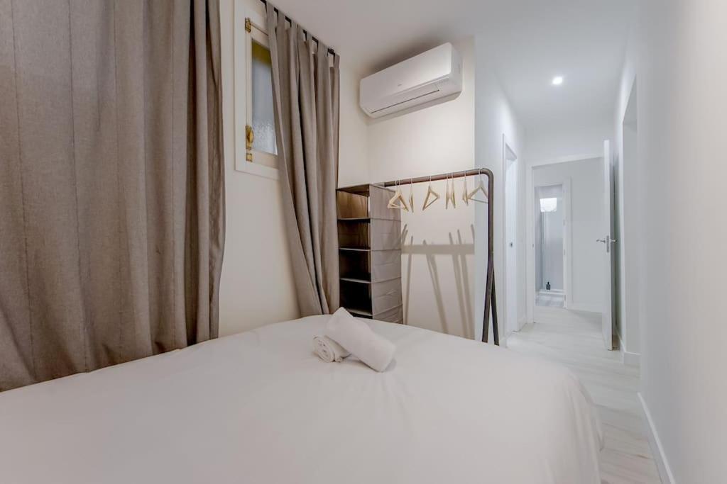 Modern Apt Para 6Px En La Plaza De Tirso De Molina Madrid Bagian luar foto